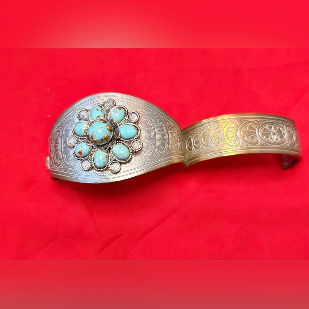 Vintage BOHEMIAN Turquoise Stone Silver-Tone hinged etched metal Cuff Bracelet